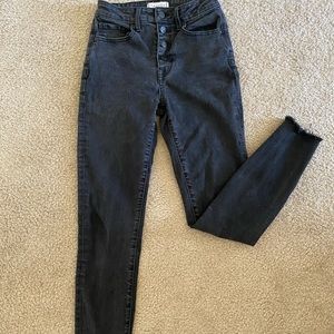 blk wash mid rise cropped jeans